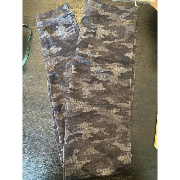 NEW Women’s Spanx leggings Look at Me Now‎ Gray Camo Seamless High Rise Sz Large - Picture 4 of 5